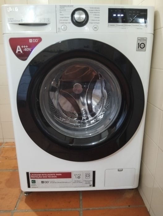 Máquina de lavar roupa marca LG