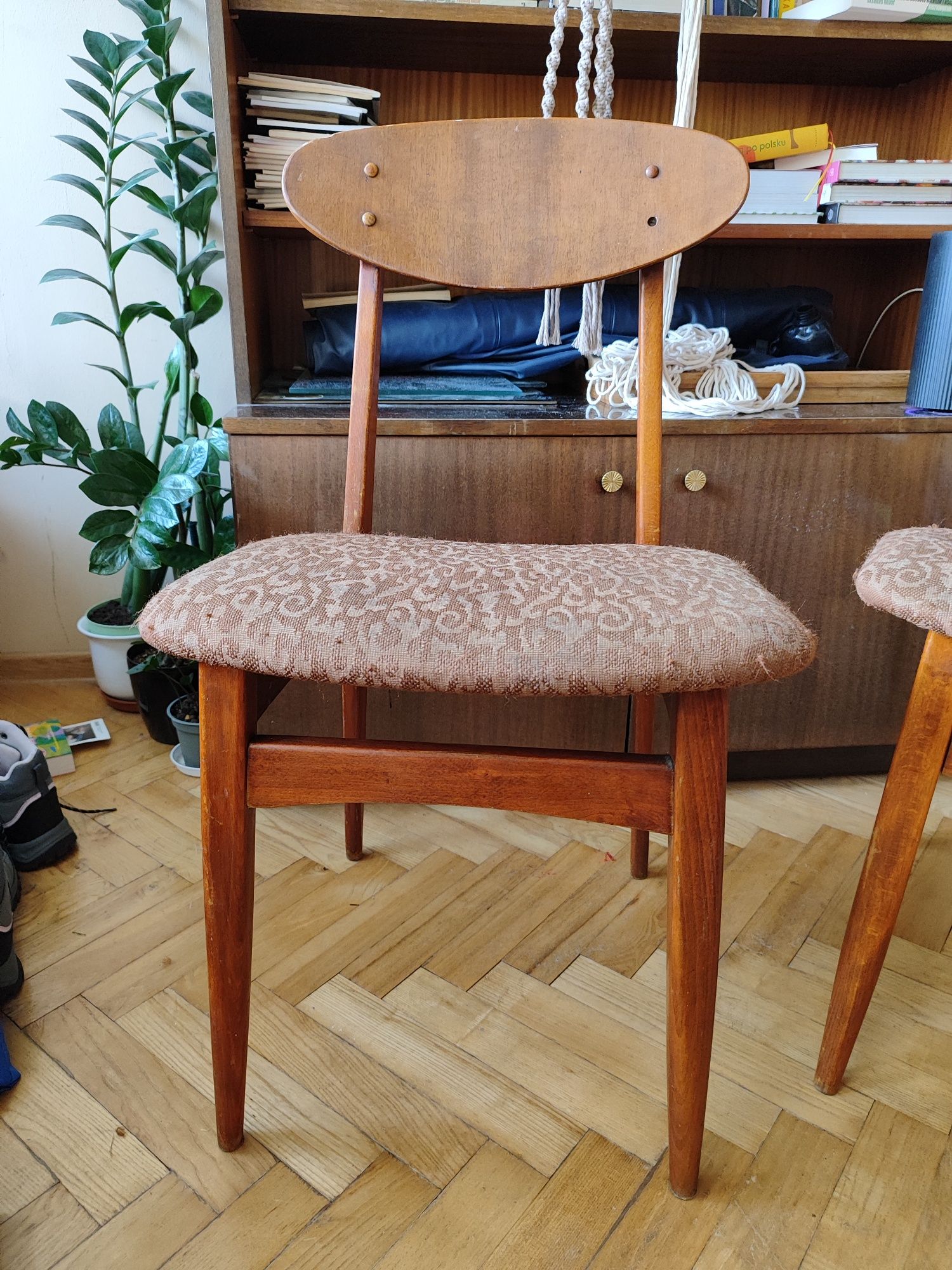 Krzesła tapicerowane Hałas vintage prl