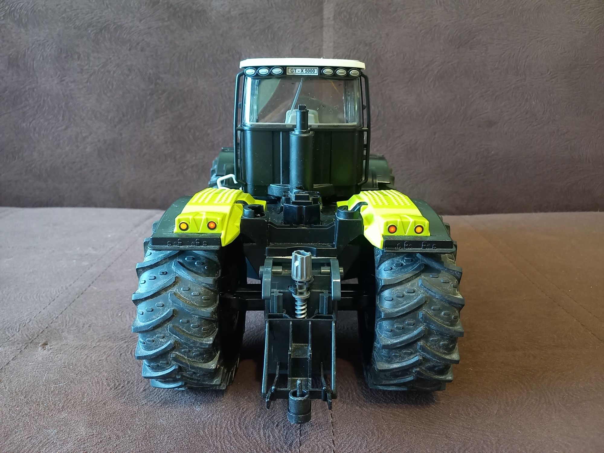 Трактор Bruder 03015 Claas Xerion 5000, масштабна модель 1:16