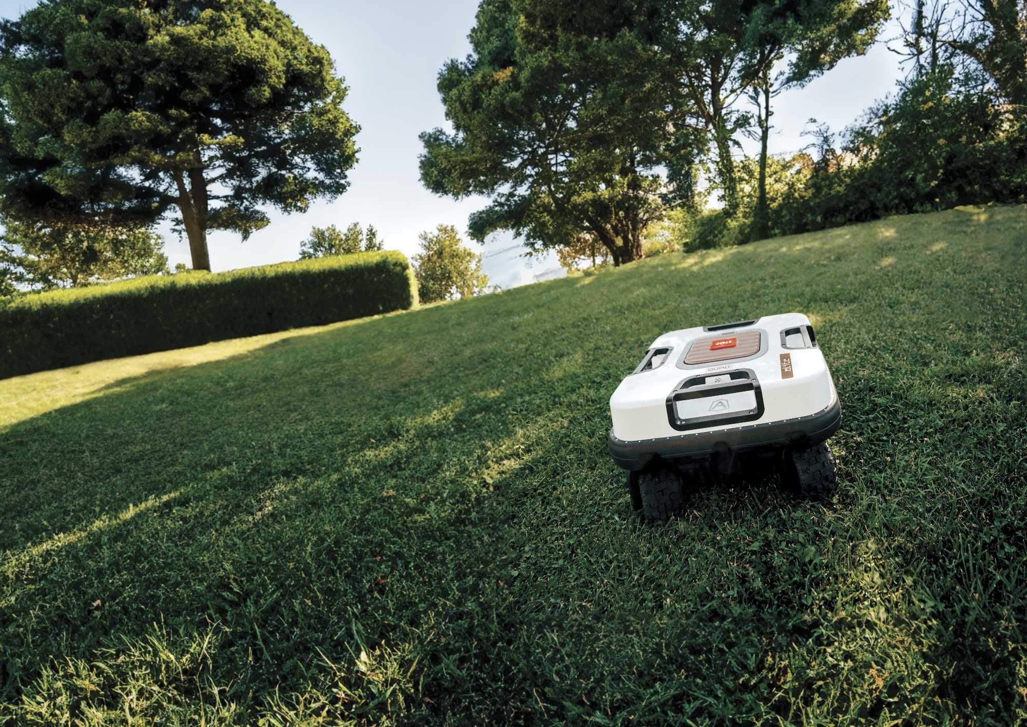 Ambrogio CUBE / QUAD nachylenia do 75%, napęd 4x4 GPS, RADARY