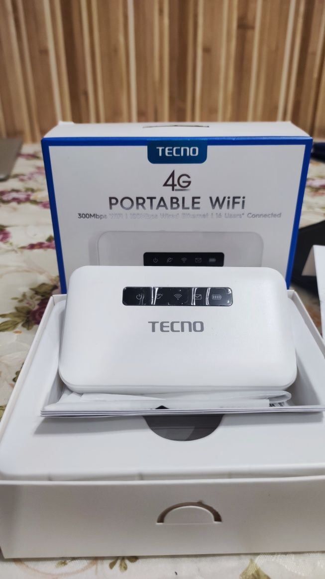 Портативний 4G роутер Tecno TR118