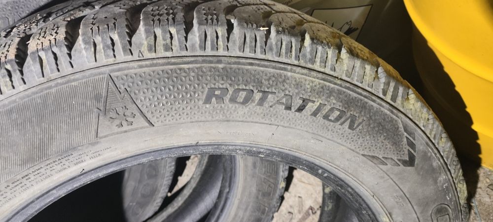 235 60 R18 Goodyear ultra grip 500