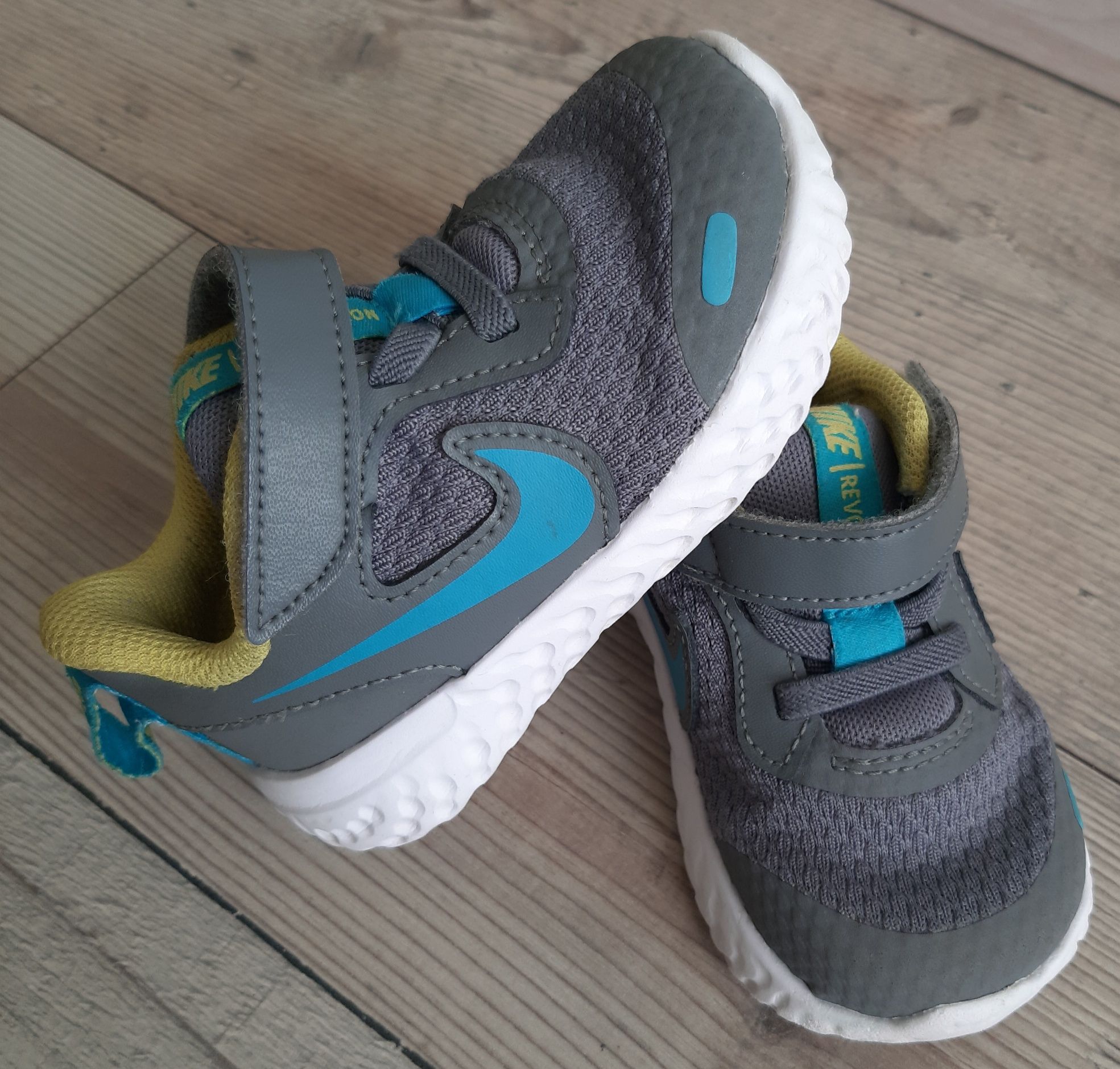 Кросівки NIKE (р.21)