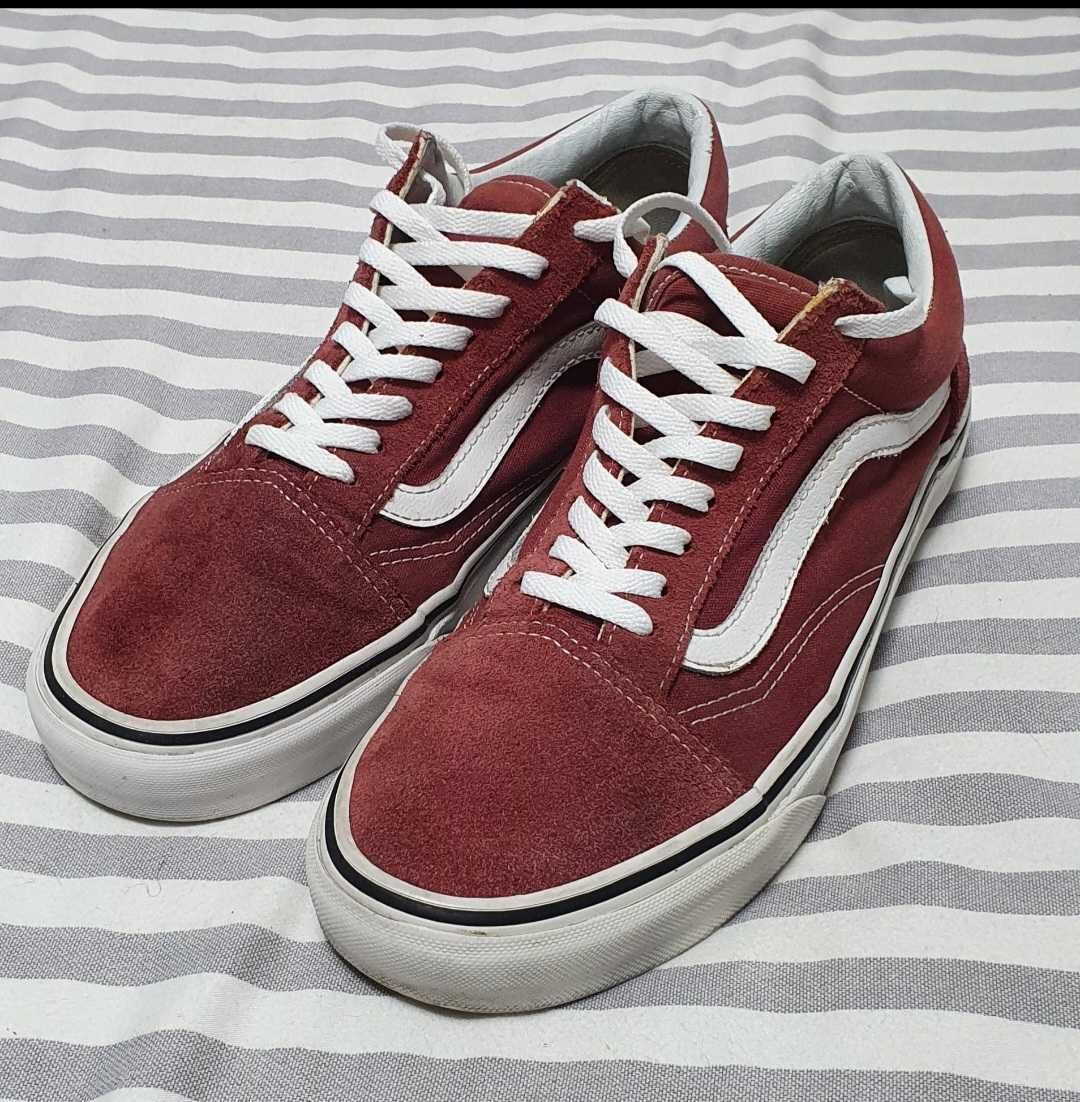 Vans praticamente novos