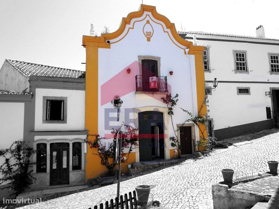 Trespasse de Restaurante com apartamento integrado junto ao Castelo...
