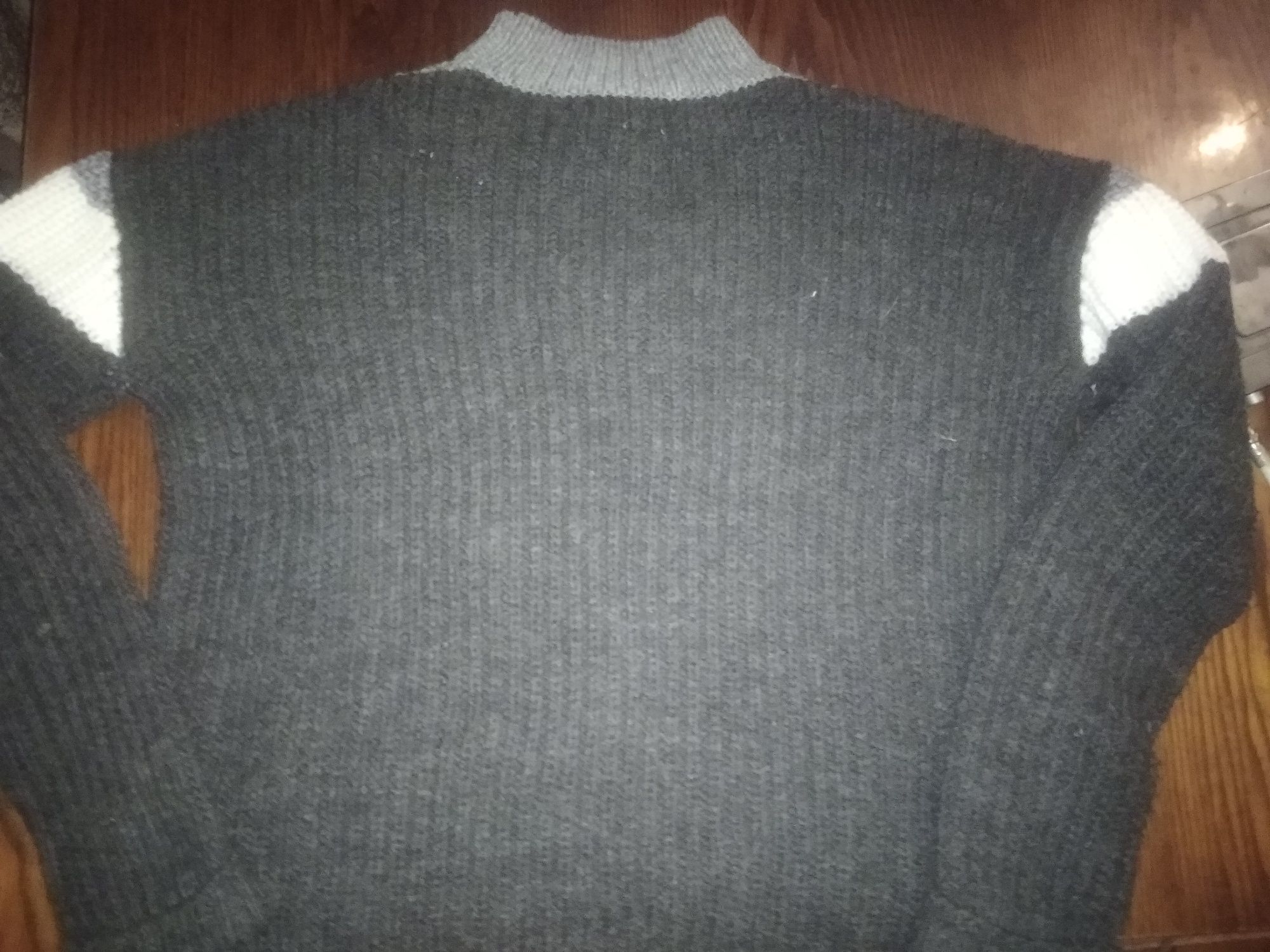 Чоловічий шерстяний светр XS