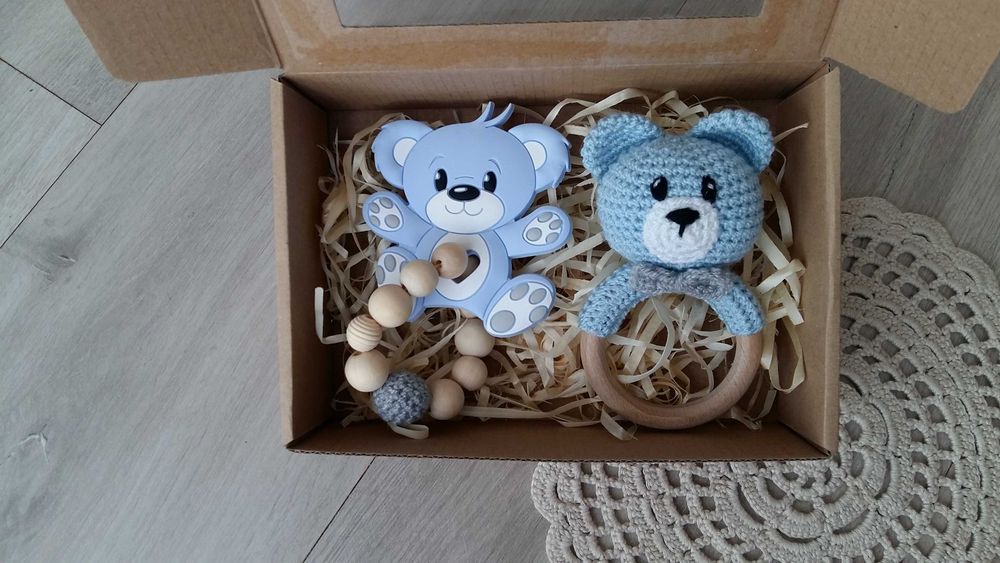 Zestaw prezentowy dla maluszka miś grzechotka + gryzak