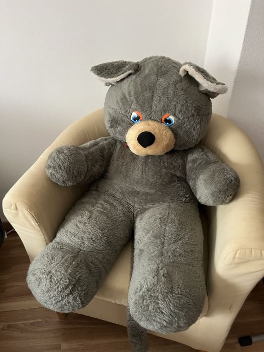 Urso de peluche em tamanho grande