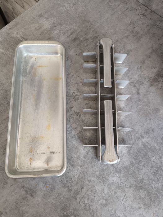 Dawna kostkarka do lodu