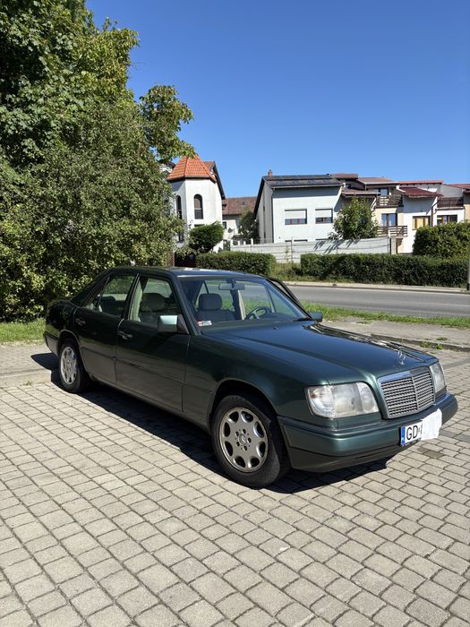 Mercedes Benz 220 E