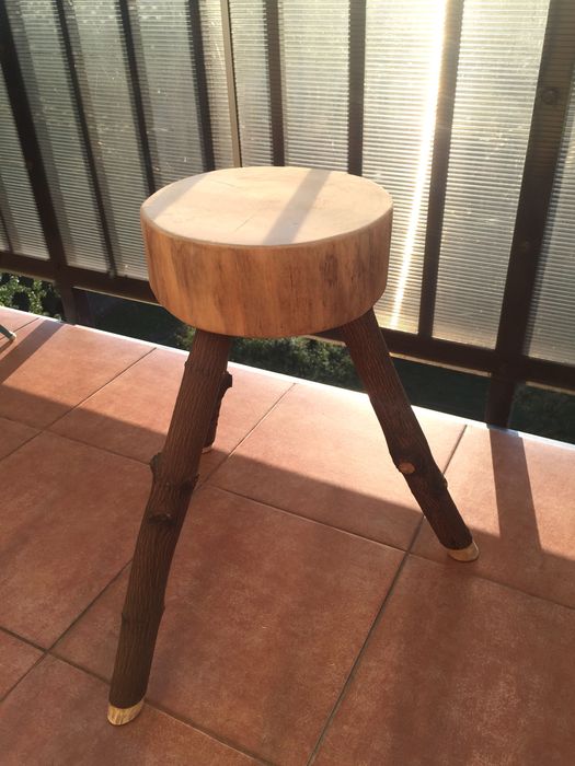 Taboret z drewna ręcznie wykonany