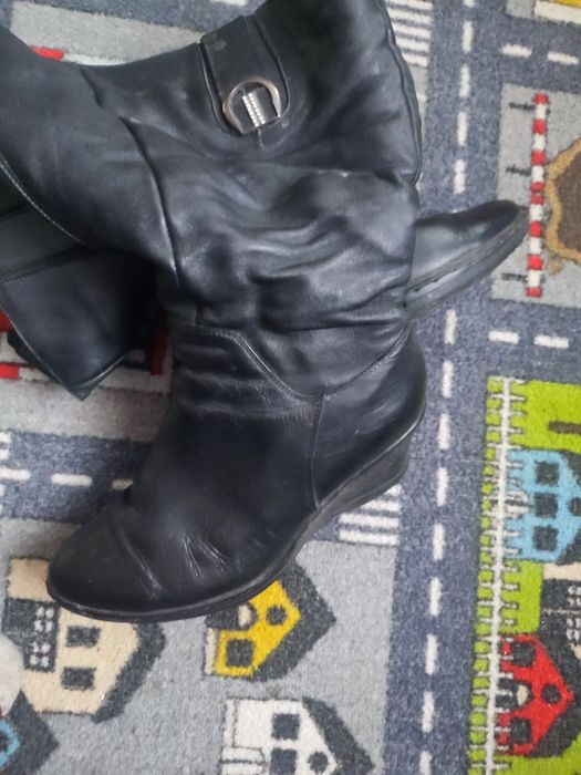 Віддам шкіряні чоботи