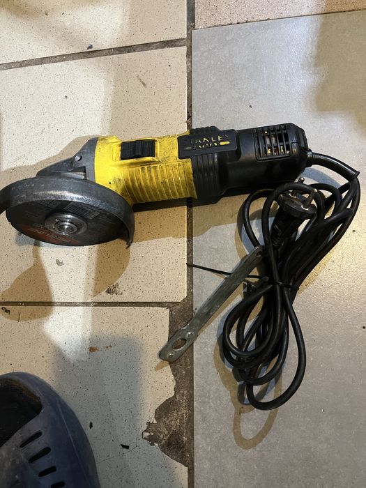 Szlifierka kotowa stanley fatmax fmeg220. 850w