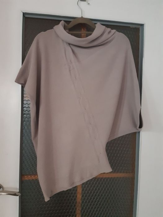 Bluzka z dzianiny, bezrękawnik.