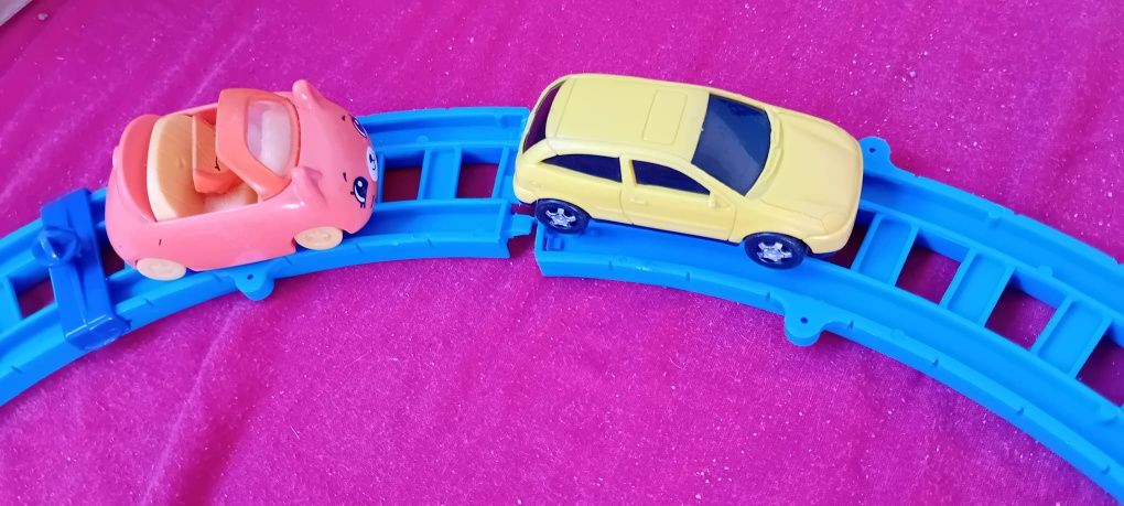 Pista desmontável com 2 carros