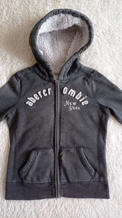 Продам теплую кофту на 7-8 лет