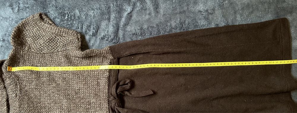 Vestido de malha de inverno. Novo.
