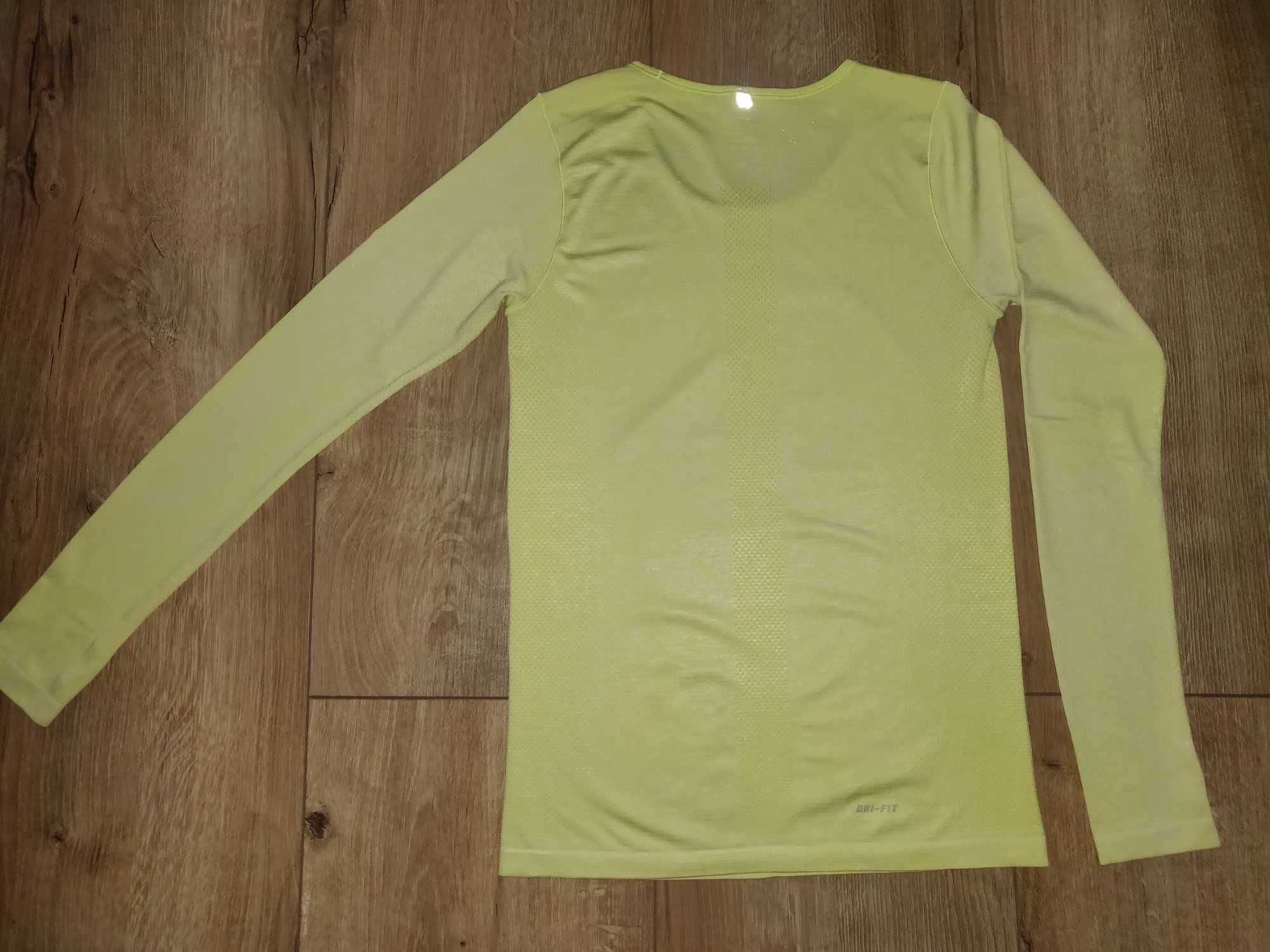 Термобелье компресионное лонгслив Nike dry fit S св- лимонного цвета