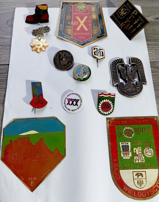 Zestaw. Komplet odznak PTTK.