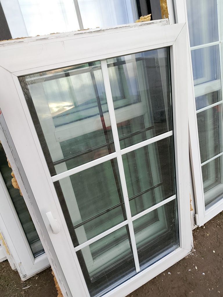 Okno 88x145 plastikowe rozwierno uchylne brązowe