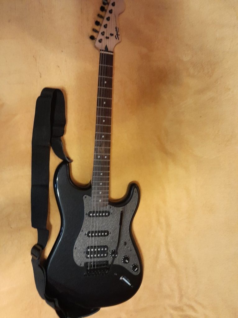 Gitara elektr. Squier by Fender Stratocaster  + combo