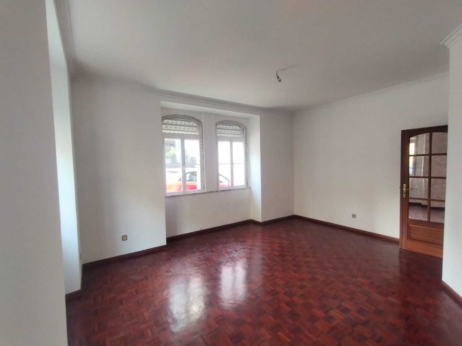 Apartamento T2+1 de 2 pisos e 109 m² à venda no Bairro do Arco do Cego