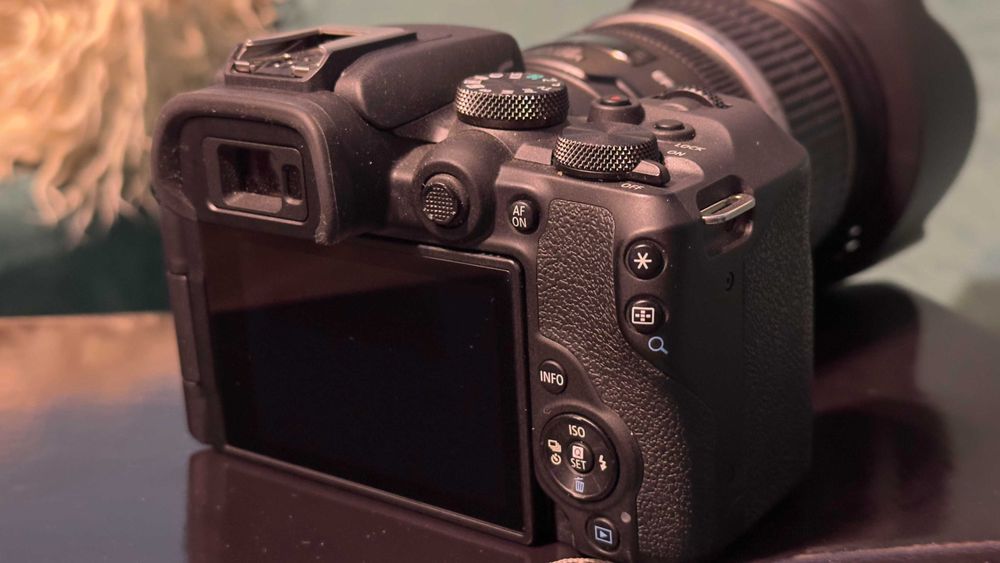 Canon EOS R10 + obiektyw + adapter