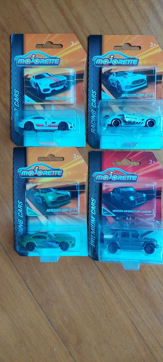 Mercedes hot wheels novo com portes incluídos