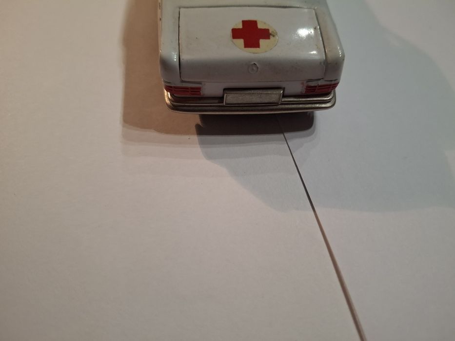 Miniatura pilen mercedes 250 coupe ambulância