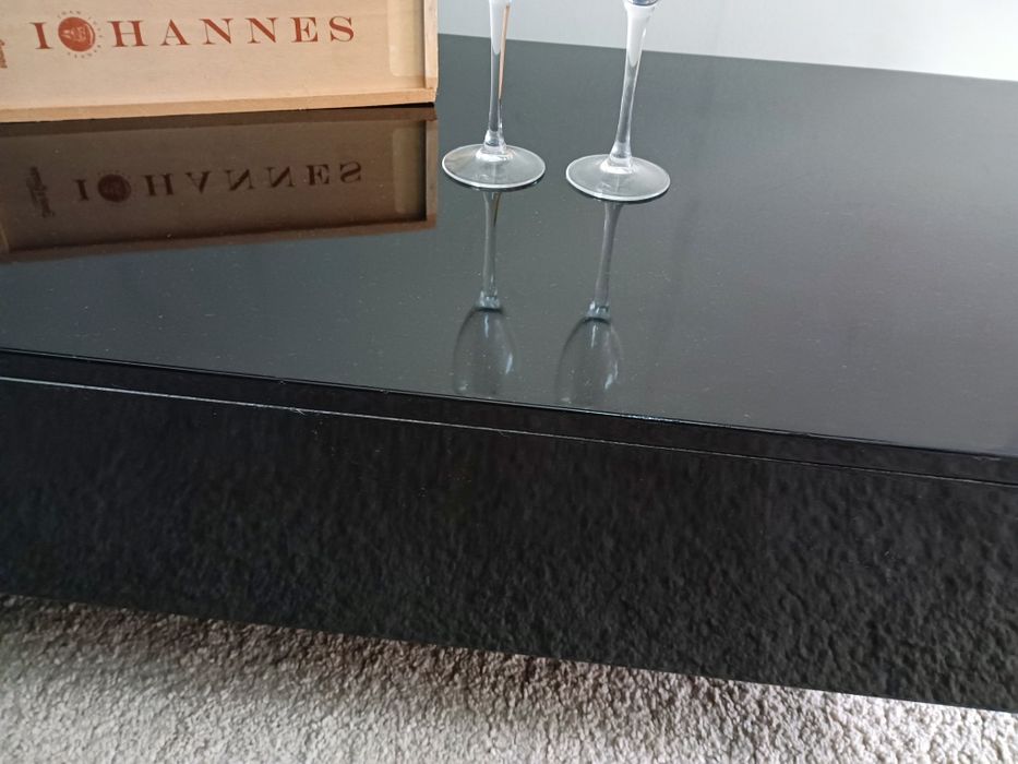 Mesa de centro em madeira lacada preto brilho, medidas: 116/55/30cm al