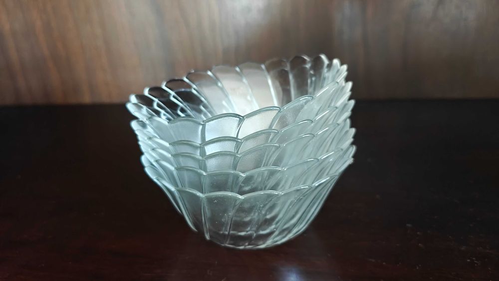 Conjunto de 5 taças em vidro transparente – design decorativo