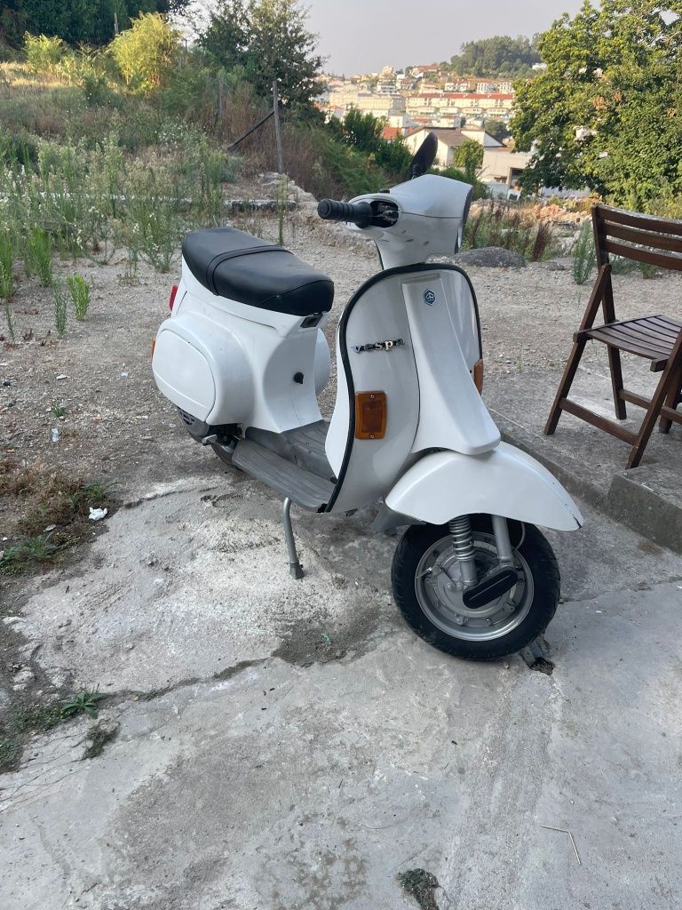 Vendo vespa 50. Guimaraes.