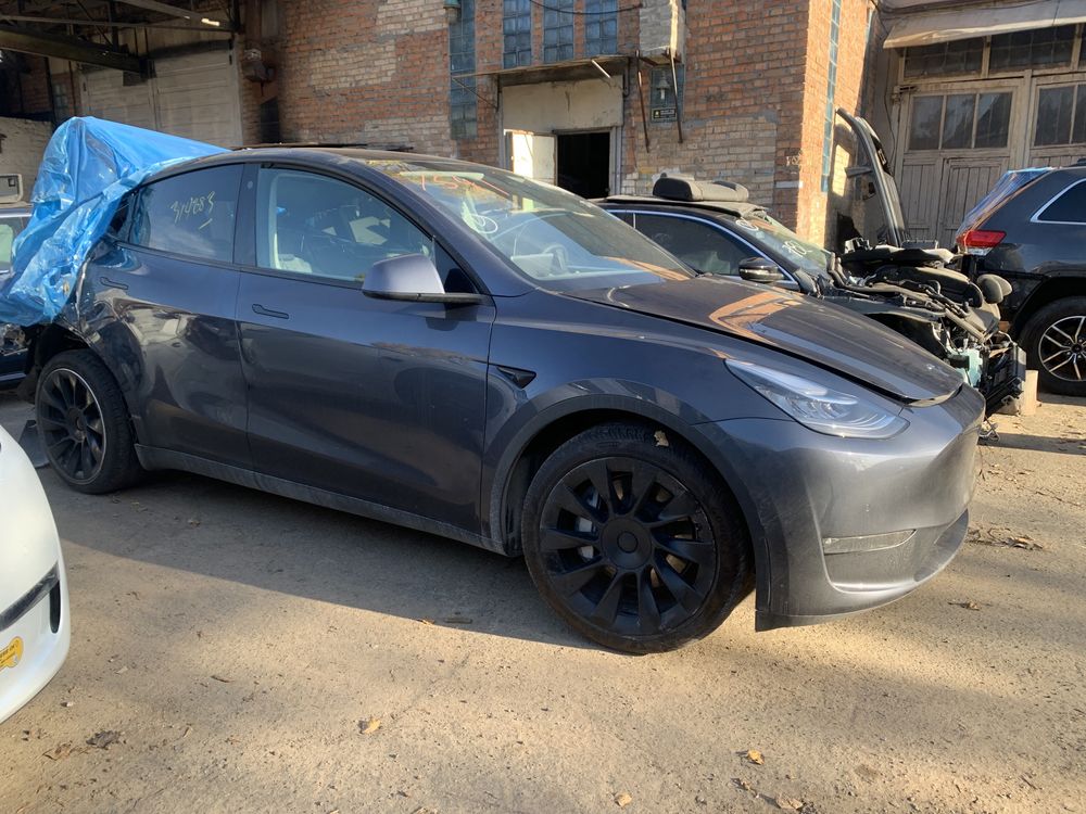 Tesla Model Y 2022 бампер лобовое дверь диск фара крыло разборка