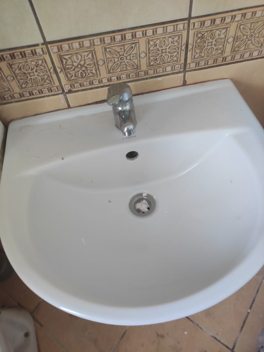 Umywalka cersanit z baterią i postumentem