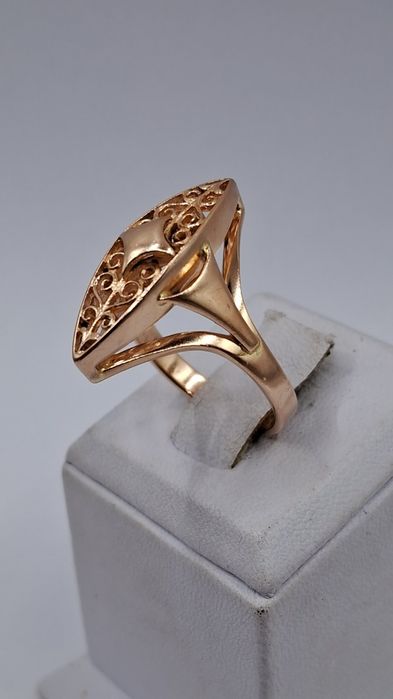 Золота каблучка 583