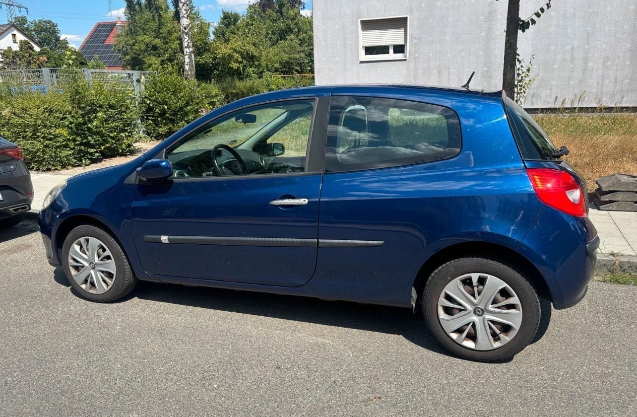 Renault Clio 1.6 16V (88cv) - 3 Portas - 2006 - Azul Escuro