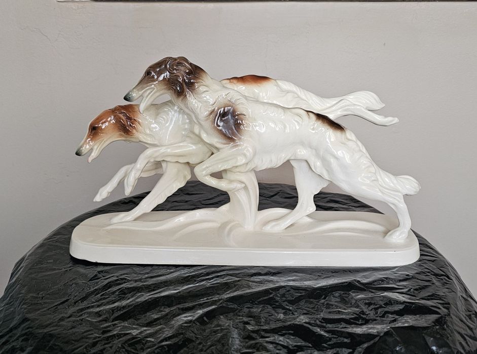 Hertwig Katzhütte-Thüringen figurka "Charty borzoi".