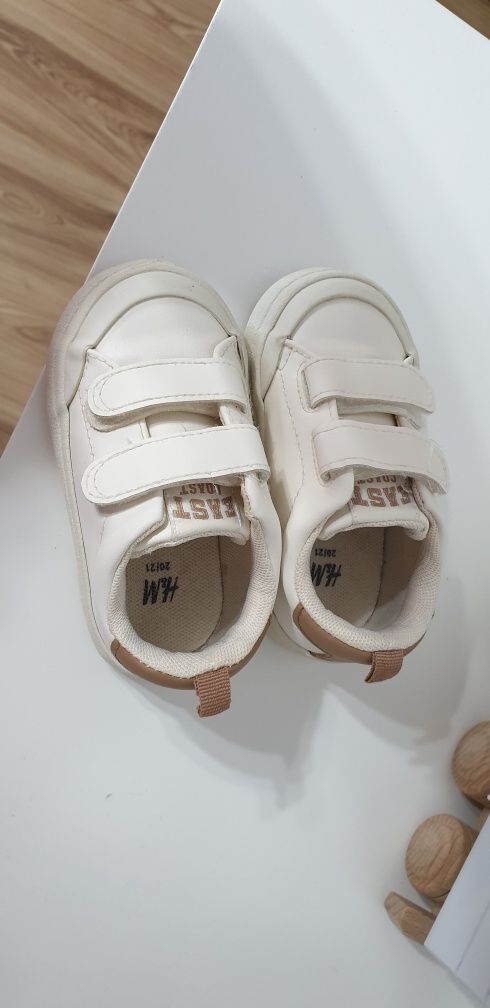 Buty sportowe białe H&M roz.20/21 dla chłopca