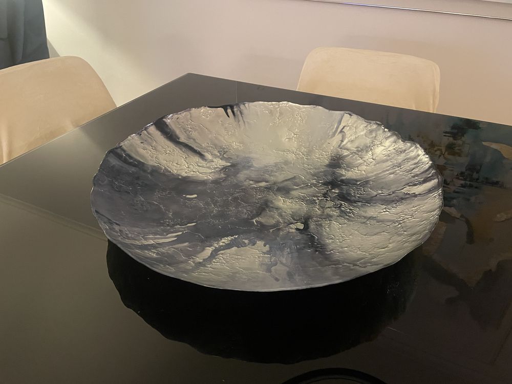 Centro de mesa. Prato elegante com 58 cm.