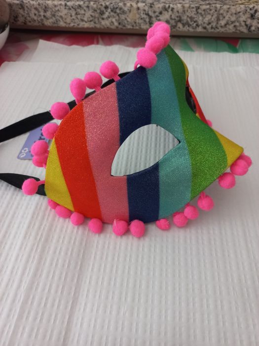 Máscara facial nova de fantasia com pompons
