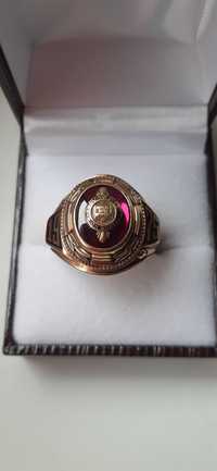 Sygnet-pierścień złoty 10 K próba 417 waga 13,38 z 1975 roku.