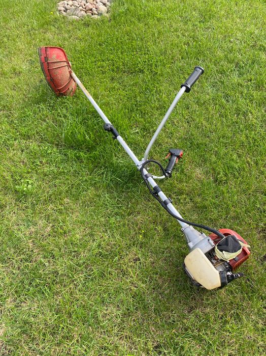 Kosa spalinowa z szelkami