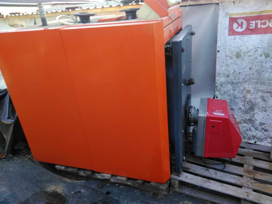Kocioł olejowy Viessmann 220 kW Paromat Triplex na olej opałowy