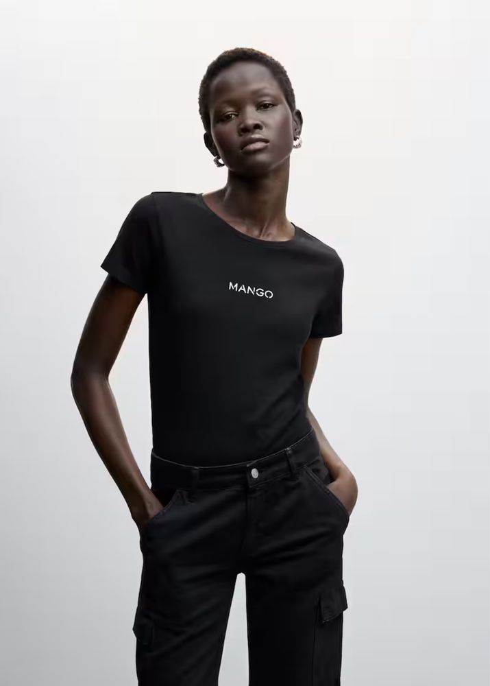 Футболка Mango чорна з лого написом XS