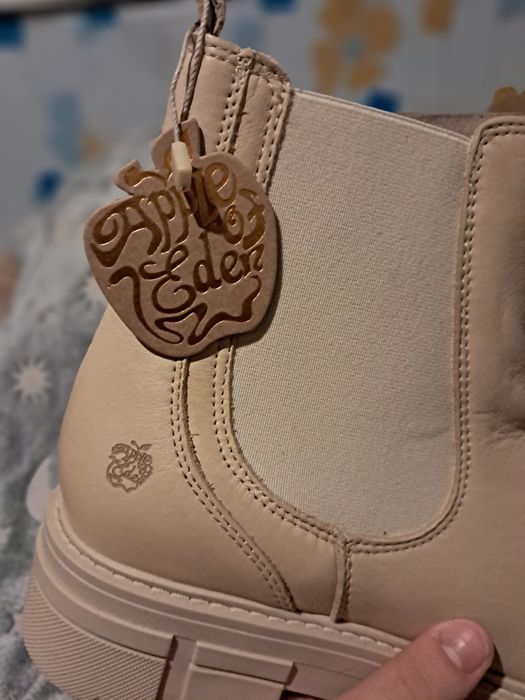 Botas Apple of eden