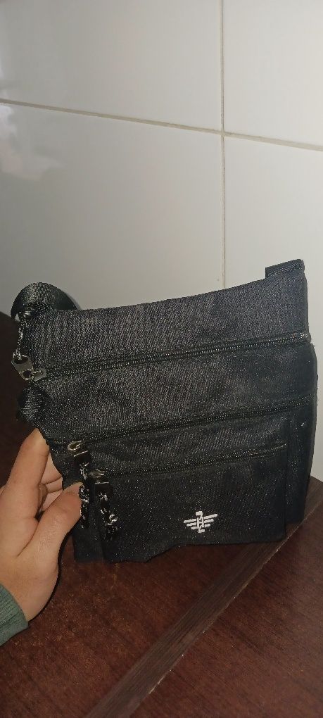 Bolsa preta com pouco uso