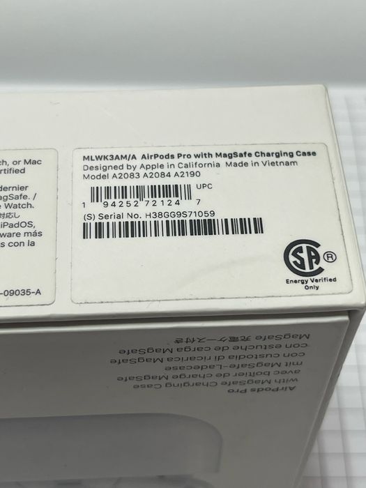 Продам оригінальні Apple AirPods Pro with MagSafe Charging Case