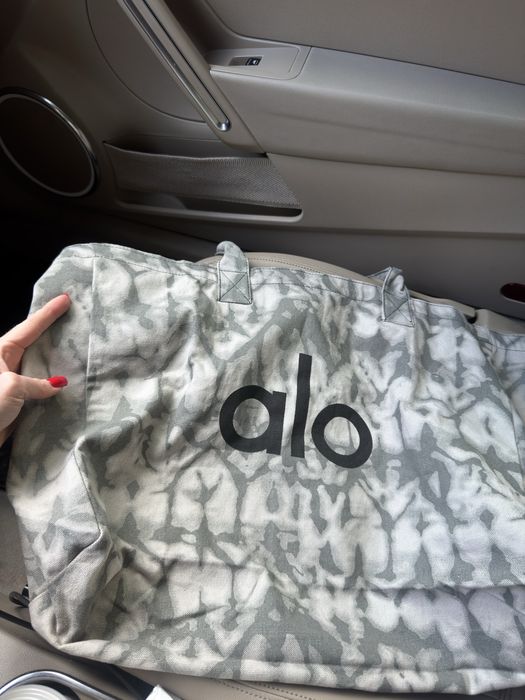 Шопер alo yoga вживаний