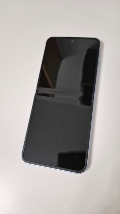 Fabrycznie odnowiony Samsung Galaxy Z Flip6 Flip 6