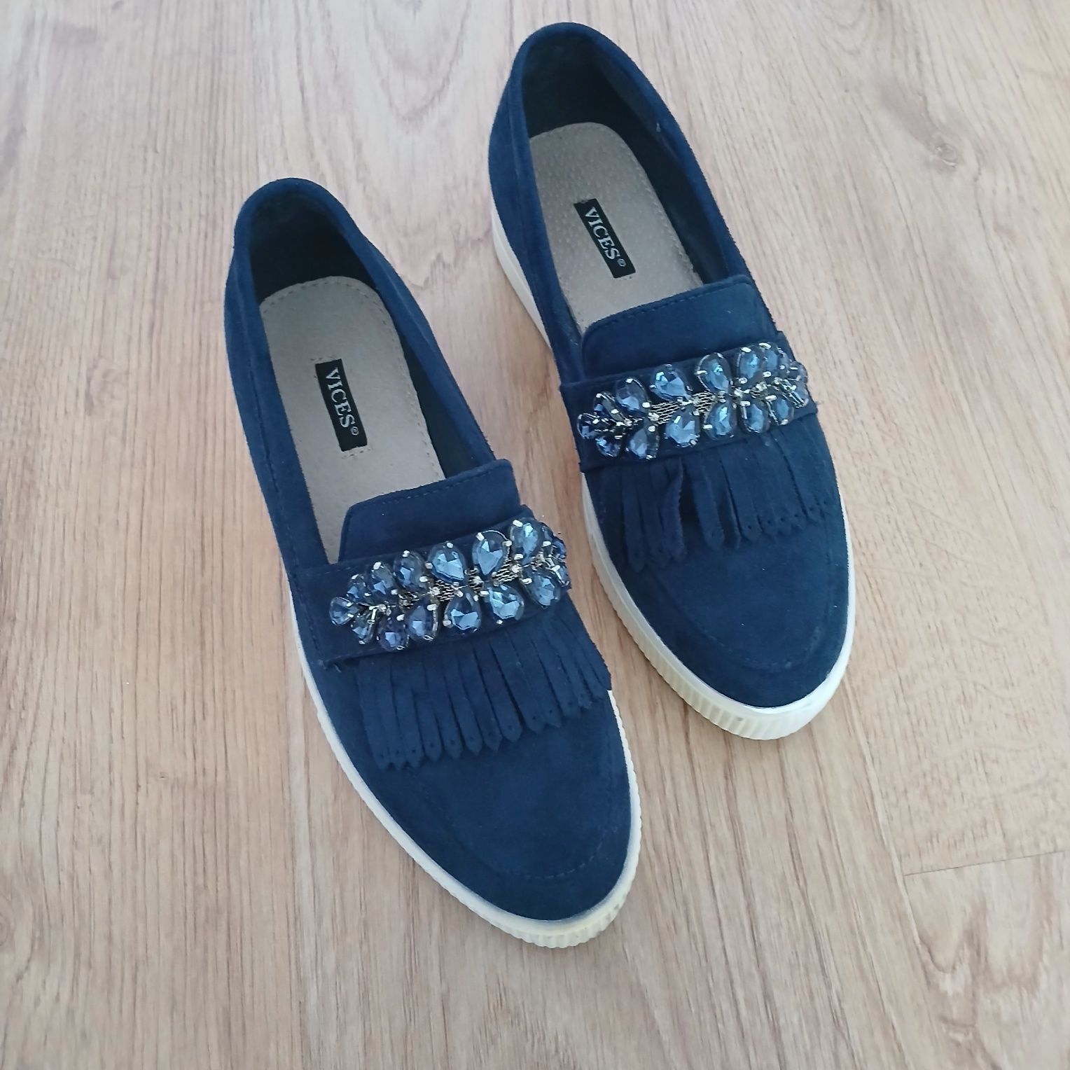 Buty na platformie 37